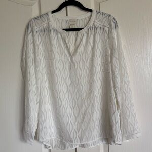Chico’s ivory split neck diamond chevron pattern sheer blouse size Medium